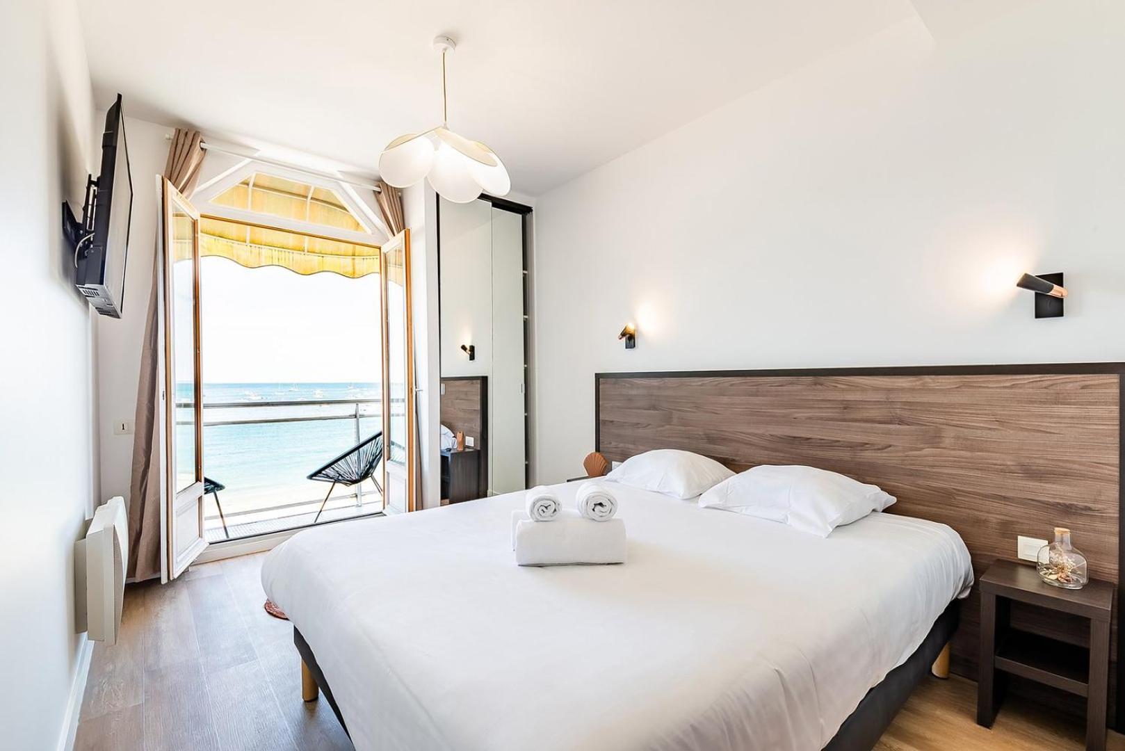 Les Pieds Dans L'Eau - Appartment 1 - Vue Mer Cancale Bagian luar foto